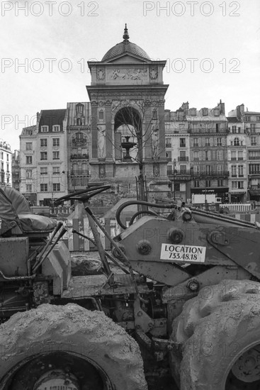 1975, Paris, Rive droite, men at work.