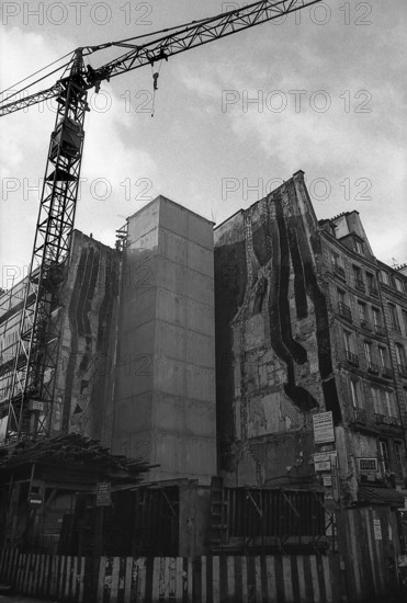 1975, Paris, Rive droite building under restoration.