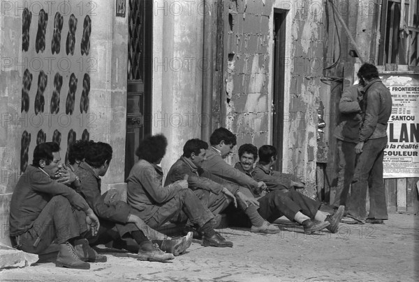1975, Paris, Rive droite, men at work, work break.