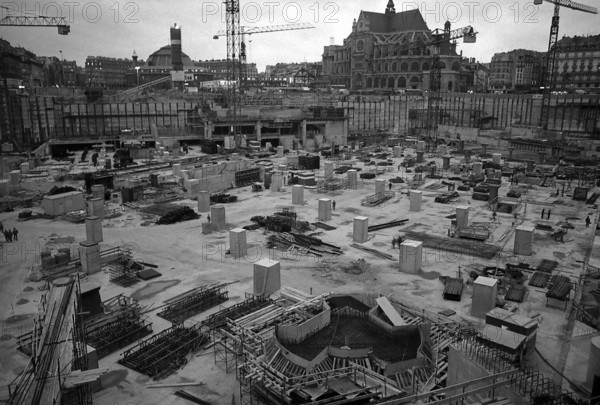 1976, Paris, Rive droite, Les Halles, construction site.