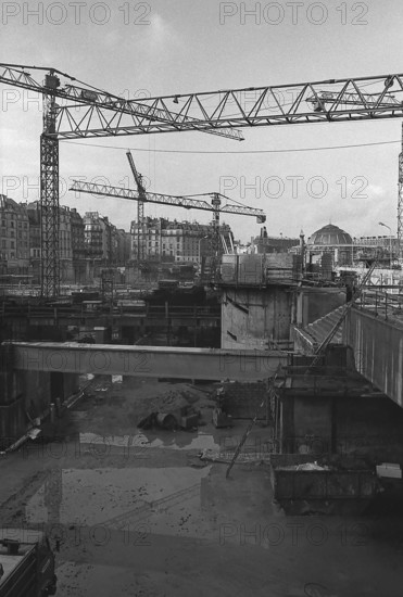 1976, Paris, Rive droite, Les Halles, construction site.
