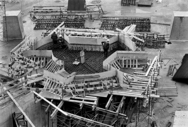 1976, Paris, Rive droite, Les Halles, construction site.