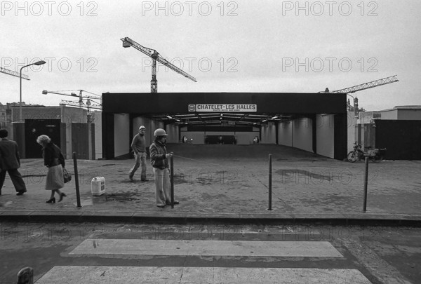1976, Paris, Rive droite, Les Halles, construction site.