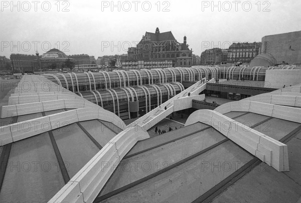 1976, Paris, Rive droite, Les Halles. shopping center, church. Saint-Eustache.