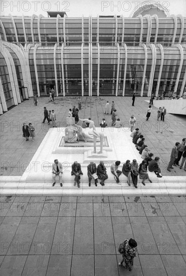 1976, Paris, Rive droite, Les Halles, shopping center.