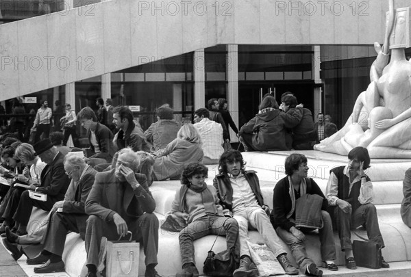 1976, Paris, Rive droite, Les Halles, shopping center.