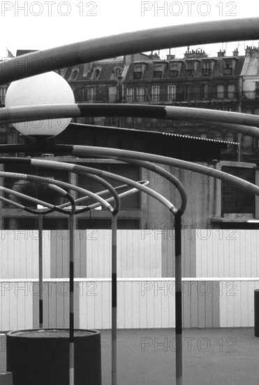 1976, Paris, Rive droite, Les Halles, shopping center.