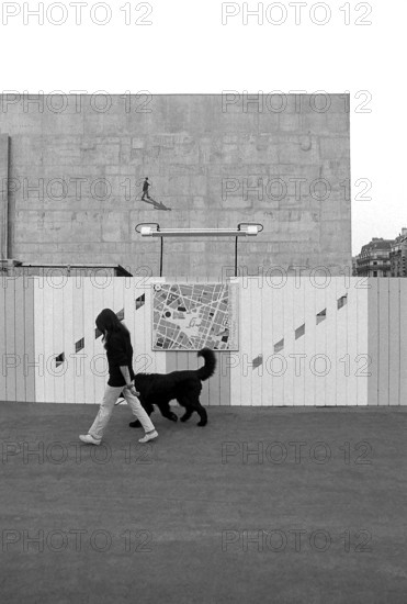 1976, Paris, Rive droite, Les Halles, shopping center.