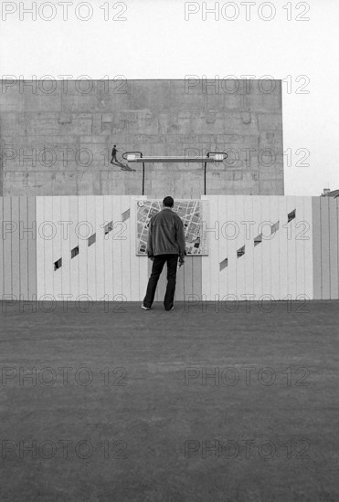 1976, Paris, Rive droite, Les Halles, shopping center.