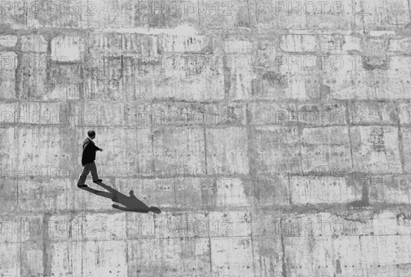 1976, Paris, Rive droite, Les Halles, shopping center.