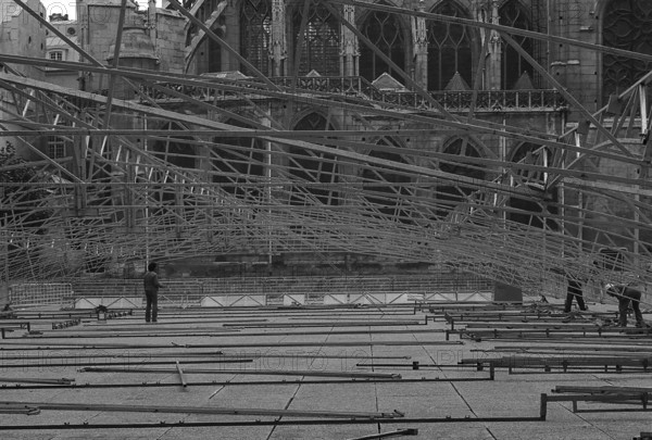 1976, Paris, Rive droite, Les Halles, shopping center.