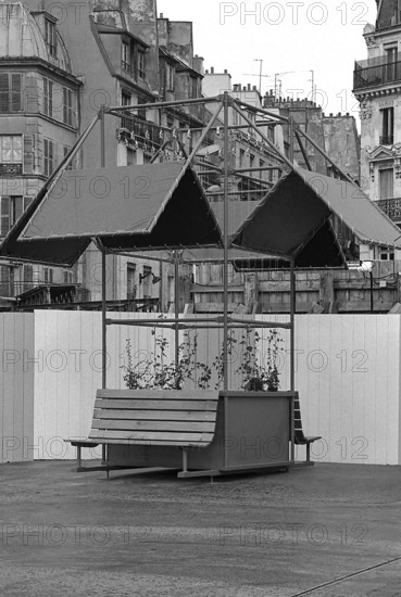 1976, Paris, Rive droite, Les Halles, shopping center.