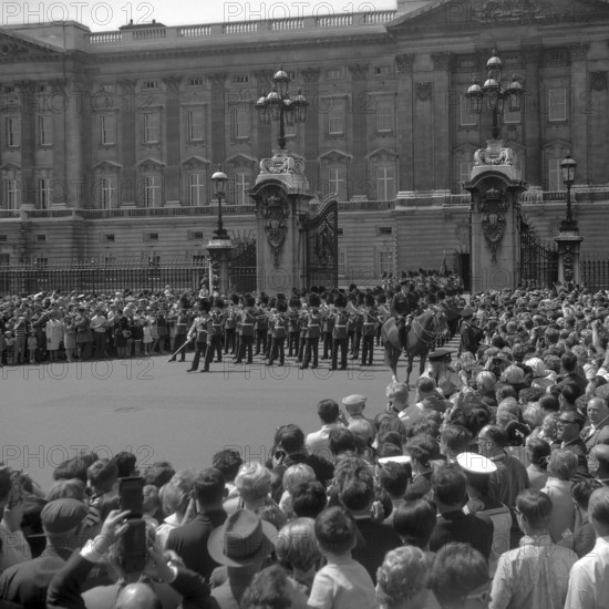 1967, London, Changing of the Guard.