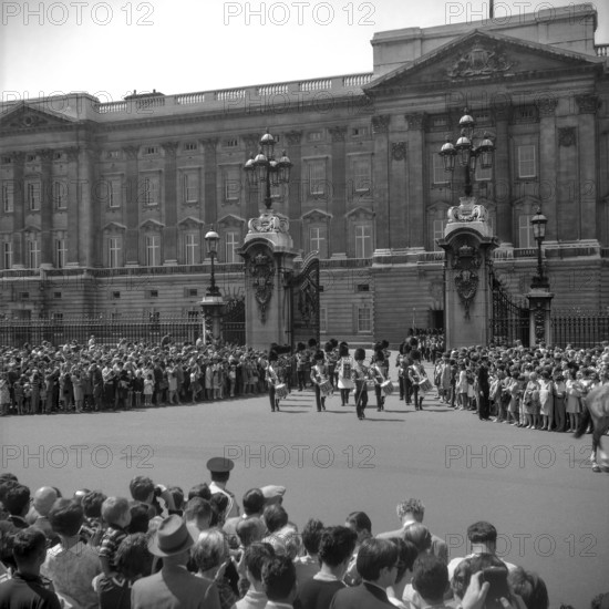 1967, London, Changing of the Guard.
