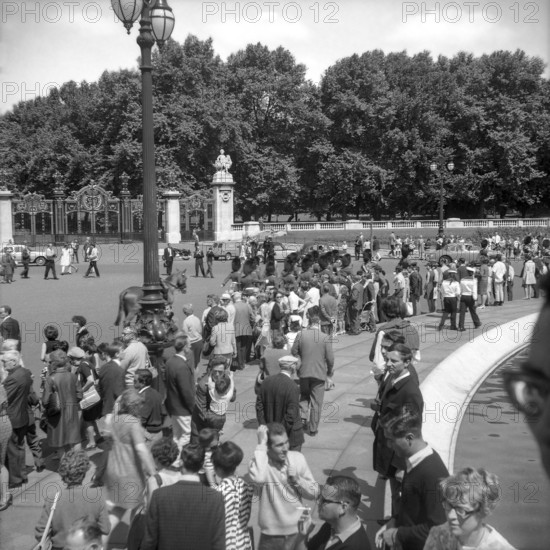 1967, London, Changing of the Guard.