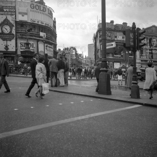 1967, London, Piccadilly Circus.