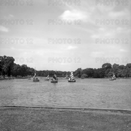 1967, London, Hide Park, sailing boats.