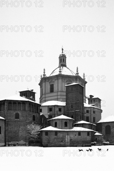 1975, Milan, Basilica of San Lorenzo  with snow and dogs.