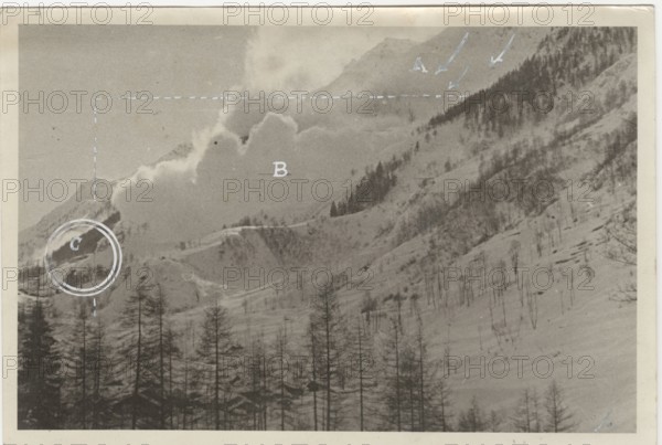 An avalanche shot during its fall