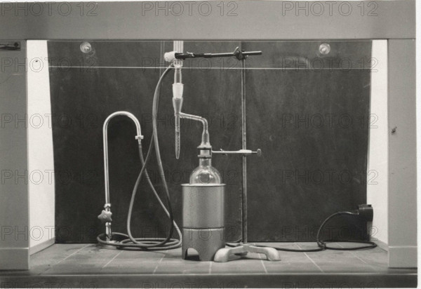 Florence Experimental Lab the Marcusson device, used to determine seeds'humidity with the distillation method