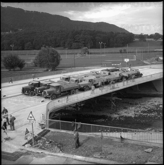 Load test; Saurer trucks crossing the Brunau bridge; 1958.