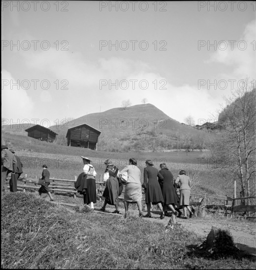 On the way to the Voters meeting in Schanfigg 1941.