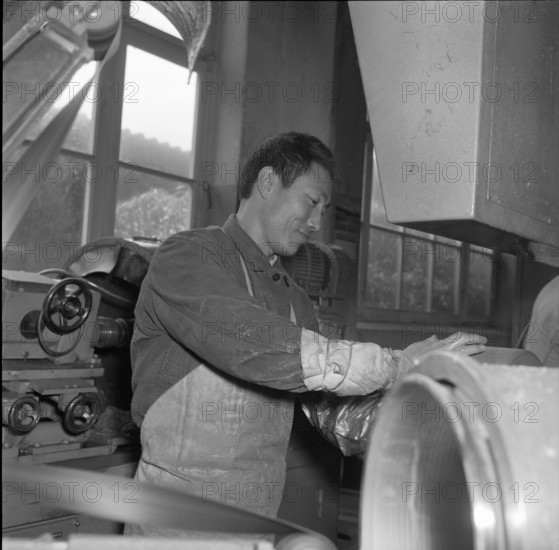 Tibetan man working in Pan factory, Rikon 1967.