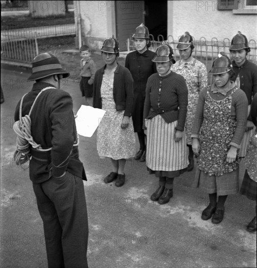 Instructor with women of the auxillary fire brigade, 1941.