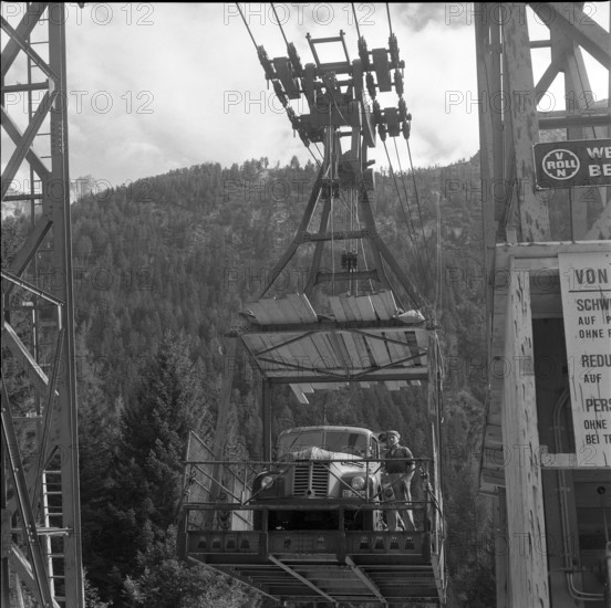 Building site Albigna, freight ropeway with truck 1957.
