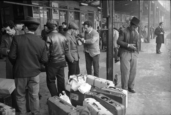 SBB provides special trains for the guest-workers: until the 31st of december 727 extra trains will have been mobilized.