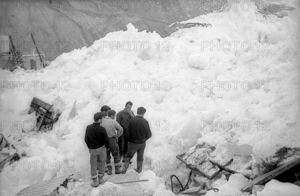 Mattmark glacial ice avalanche; search for missing workers, persons; 1965.