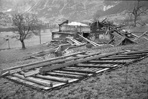 Grindelwald; buildings damaged by fohn storm; 1962.