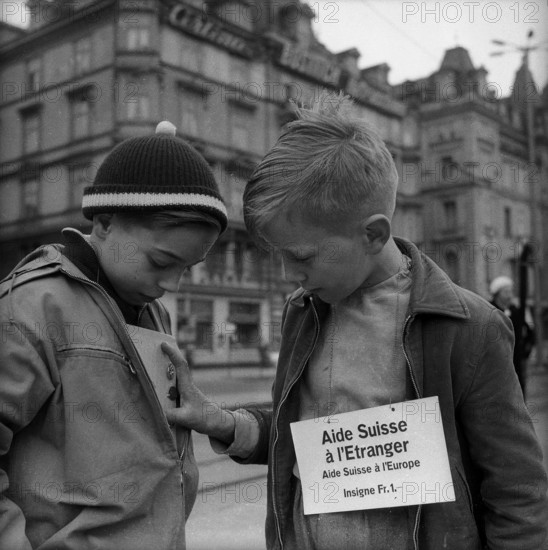 Sale of Badges for the Auslandhilfe.