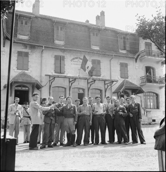 WW 2: Swiss and French clinking glasses, border St. Julien 1944.