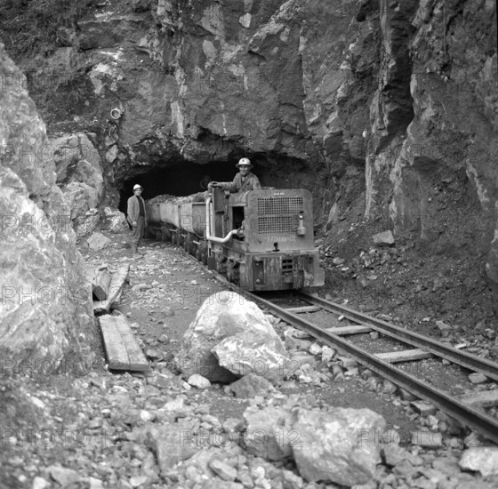 Railway tunnel Kerenzerberg under construction, 1957-1961.