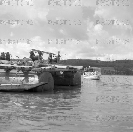 After WW 2: preparation to recovery of a US bomber, Greifensee 1953.