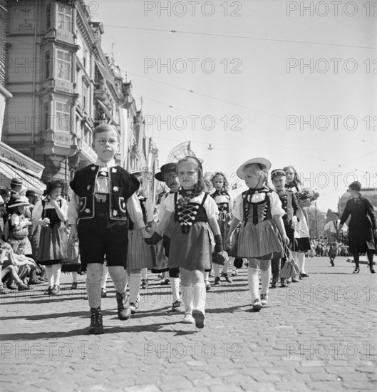 Children at the Sechselaeuten in Zurich, 1940.