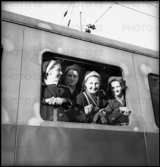 WW 2: Swiss Donation; swiss medical mission, team on their way to Belgium, 1944.