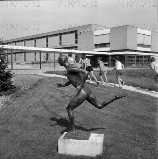Bronze statue of Marcel Perincioli, Rufenacht 1970.