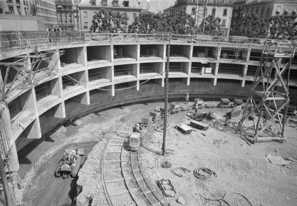 Construction of a round garage in Rive district, Geneva 1960.