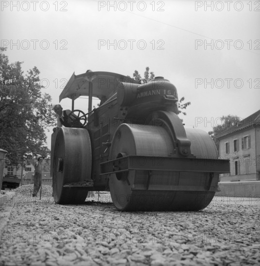 Steamroller; road building 1953.