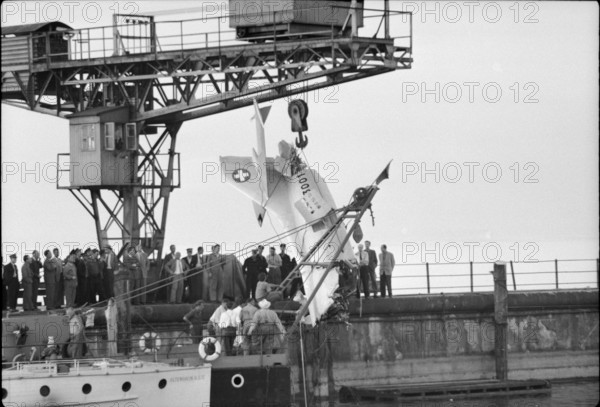Salvaging of P16 fighter jet, harbour Romanshorn 1955.