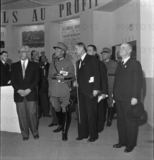 General Guisan at Foire de Geneve 1945.