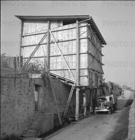 Truck loading; Grandson coal mine; 1943.