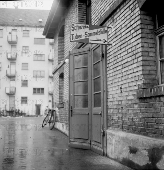 WW 2: economy of war; swiss collecting point for tin tubes.