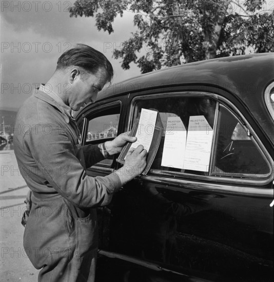 Inspector; Final check; General Motors 1946.