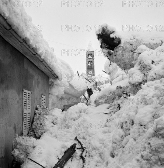 Airolo 1951, lots of snow, rubble.