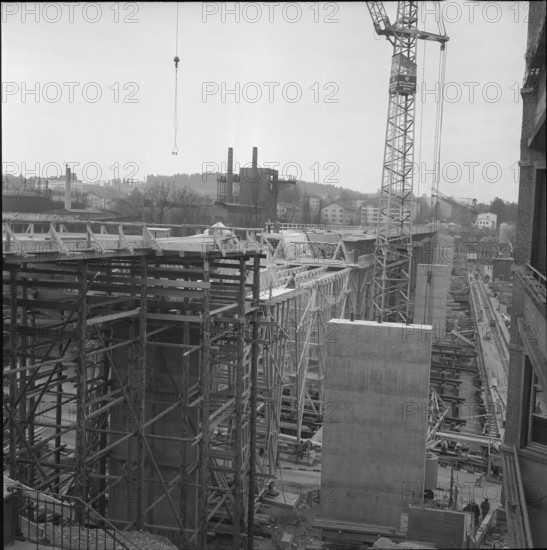 Berne, Monbijou bridge under construction, scaffolding, centring; 1961.