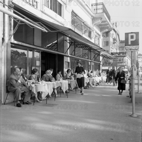 Cafe Select at the Limmatquai.