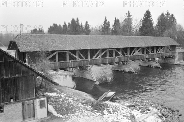 Hunziken bridge, Roofed wooden bridge; 1971.